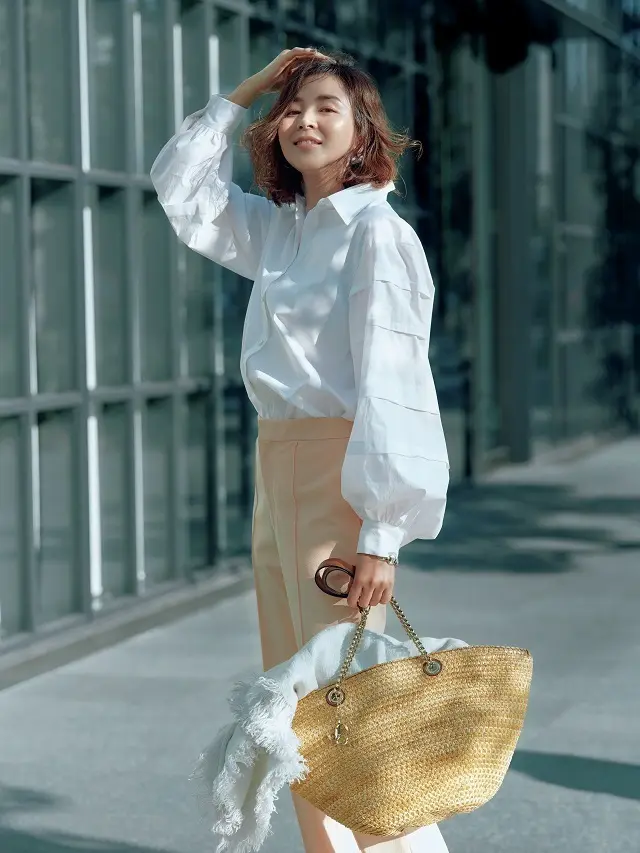 【AEWEN MATOPH（イウエン マトフ）】レディな白シャツで手に入れたい凛とした女らしさ