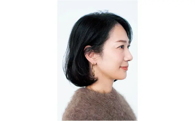 顔まわりレイヤーで、大人髪のボリューム感を全体的にアップ【50代髪型・ヘアスタイル】