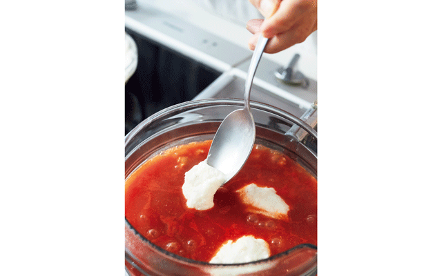 大和いもは皮ごとすりおろすと栄養たっぷりで、手もかゆくならない。火の通し具合はお好みでＯＫ。