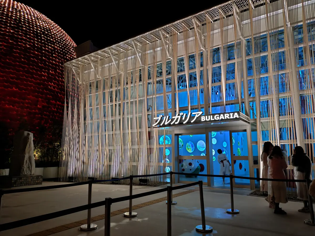 仕事帰りにフラリ、夜ソロ万博の画像_6