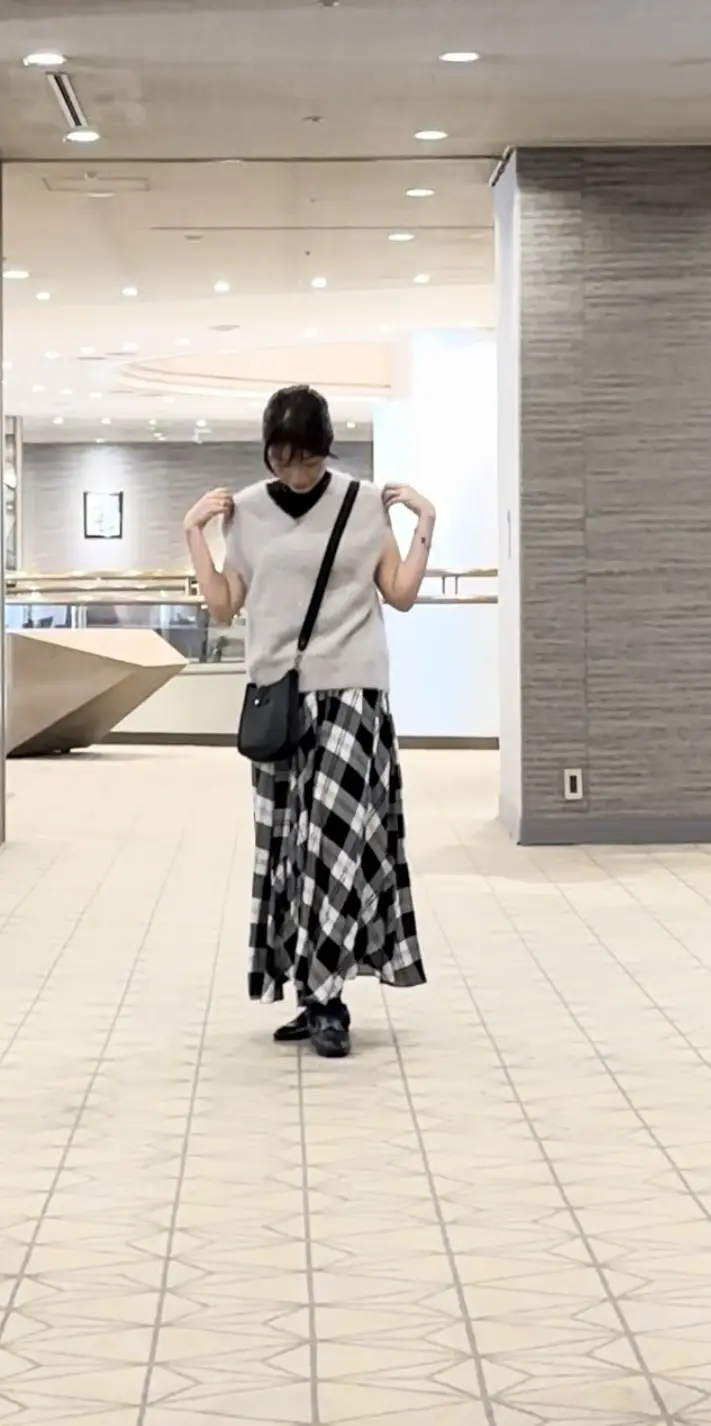 秋の先取りニットベストコーデの画像_1