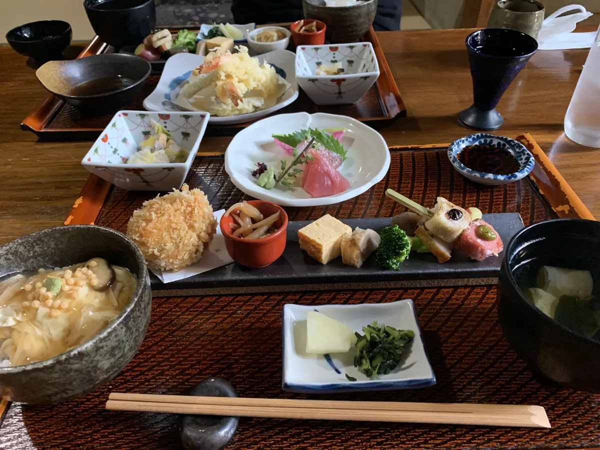 おいしんぼの湯葉づくしとお造り、天ぷら御膳