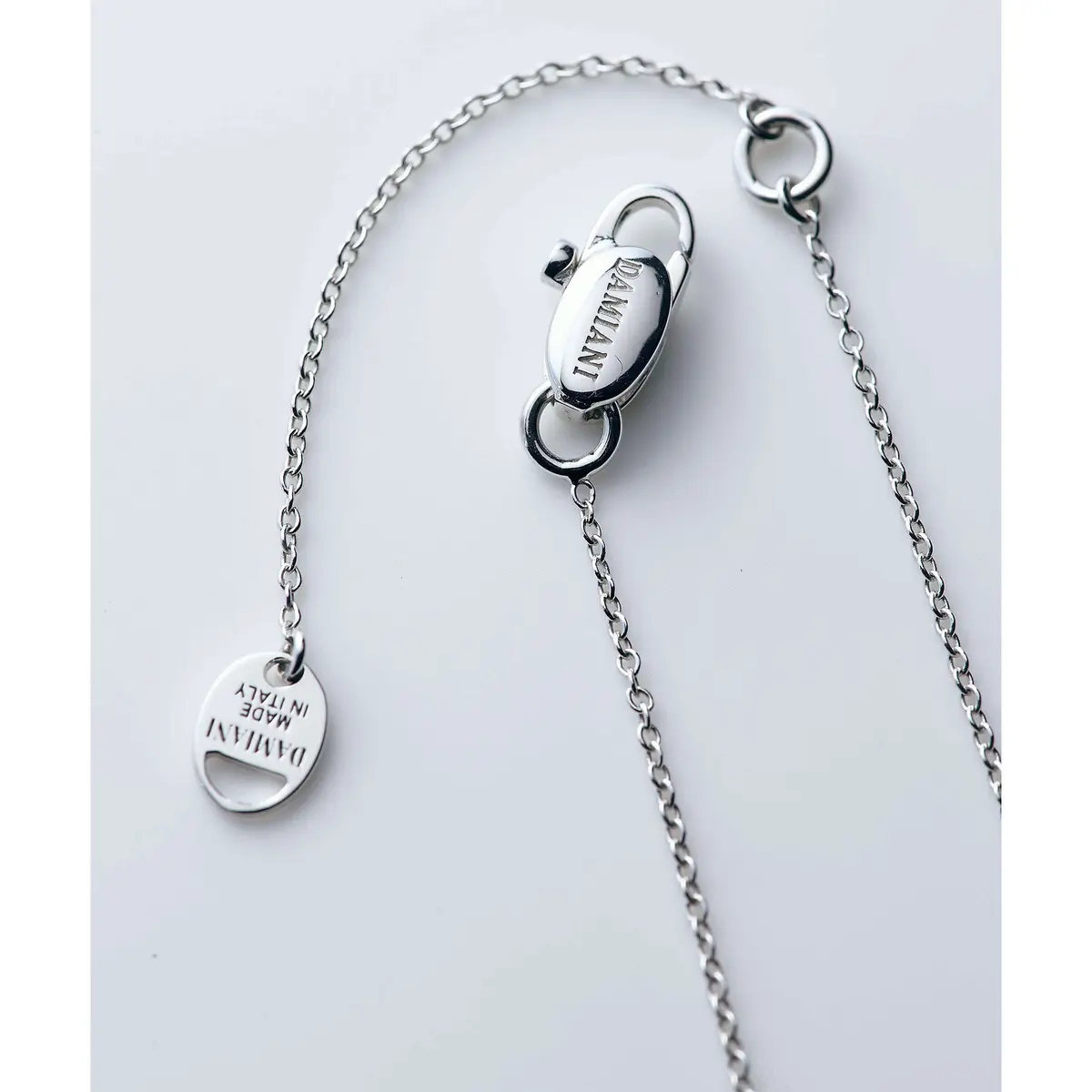 カバーモデル富岡佳子さんが纏う「DAMIの画像_4