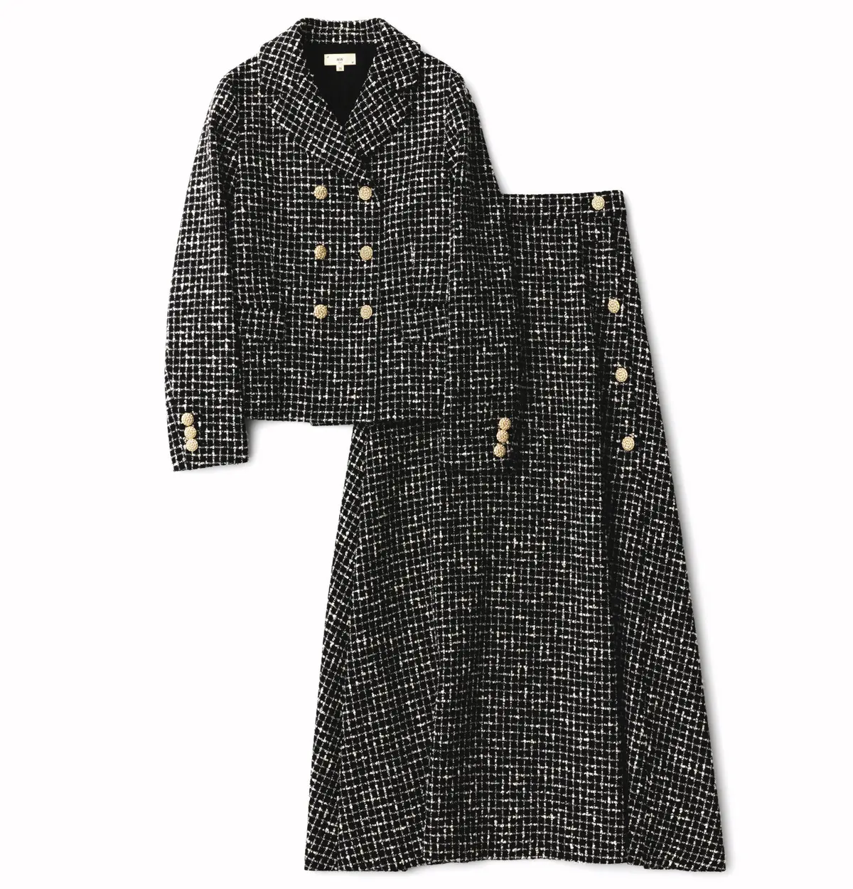 ツイードのセットアップは 華やぎも品格もパーフェクト　イタリア製の上質なツイードを使用したセットア ップは、大人の体を美しく見せる立体的なパターンも見事。＂MW＂ は、改まった席にふ さわしい品格服がそろう日本ブランド。ジャケット￥157,300・スカート￥121,000／ MW