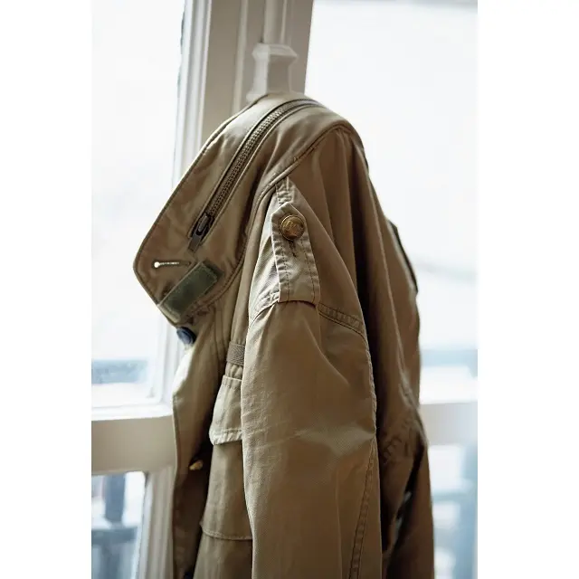 雨宮さんが自分でボタンを付け替えたミリタリージャケット