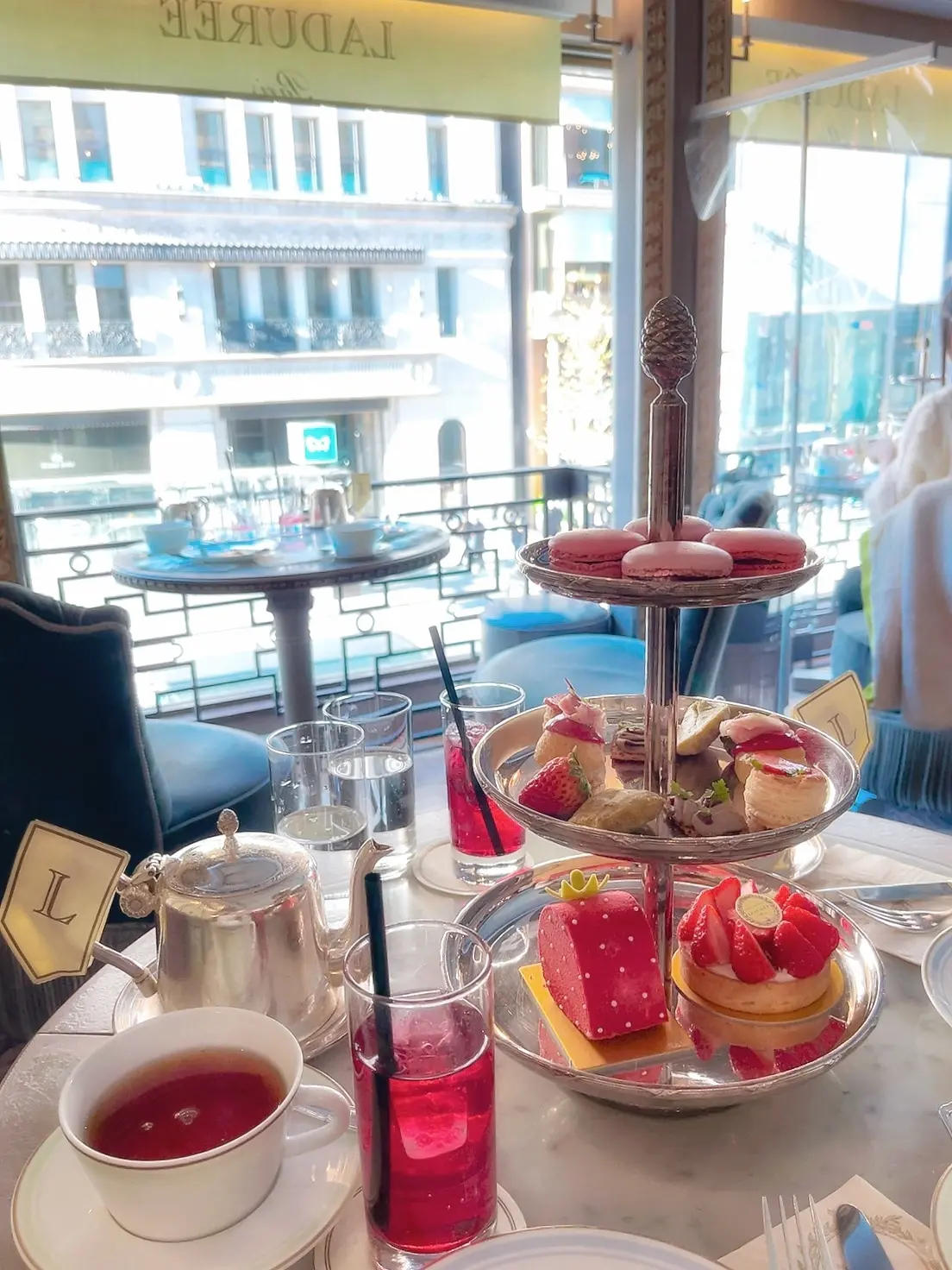 ラデュレのストロベリーアフタヌーンティーの画像_2