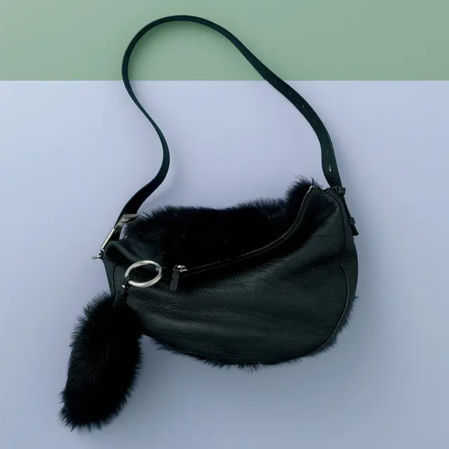 バーバリーの「ナイトバッグ」