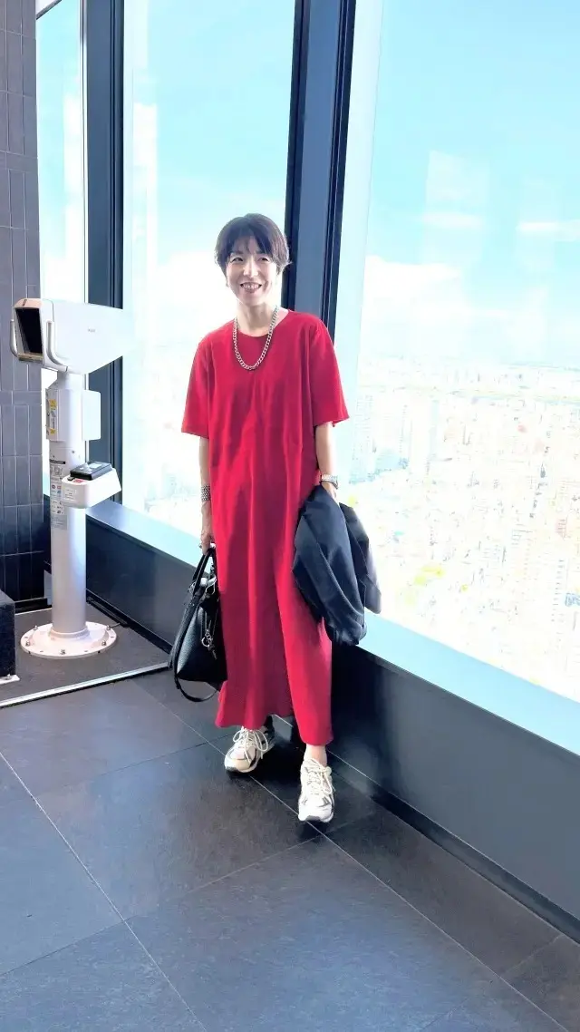 【50代のスニーカーコーデ15選】街歩きの画像_13