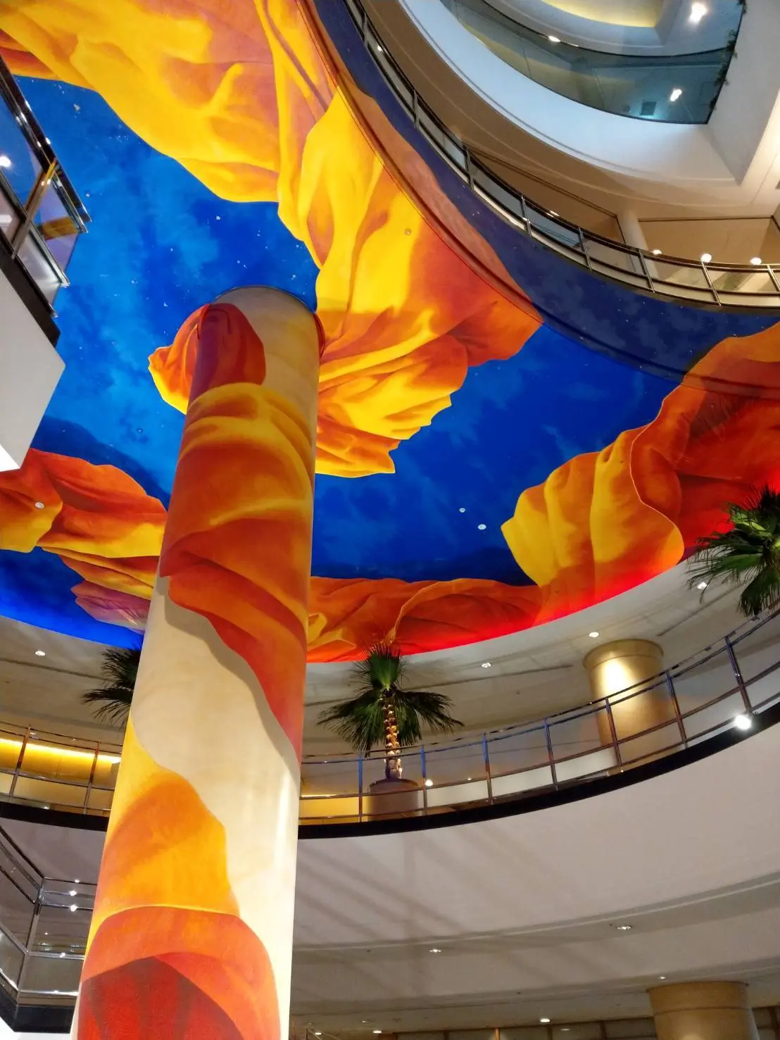 横浜ベイホテル東急のインパクトある吹き抜け