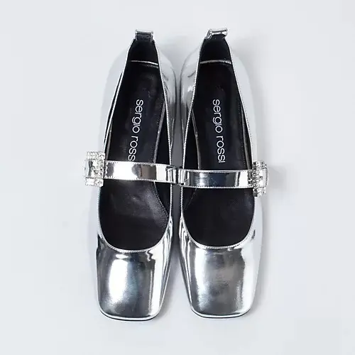 万能カーディガンや名品シューズ、最旬シルの画像_4