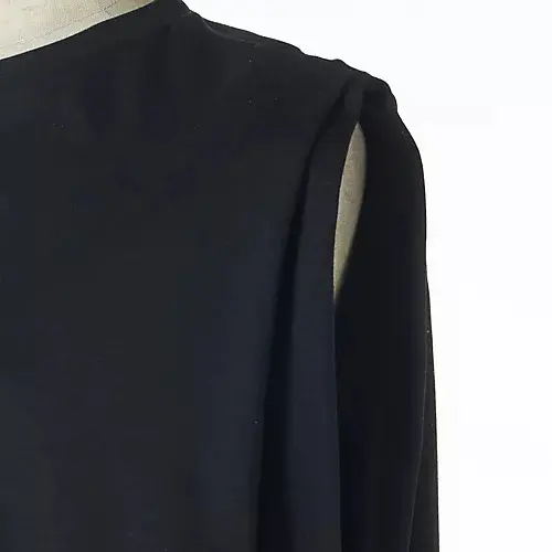 深めのタックが気になる腕をほっそり見せるの画像_3