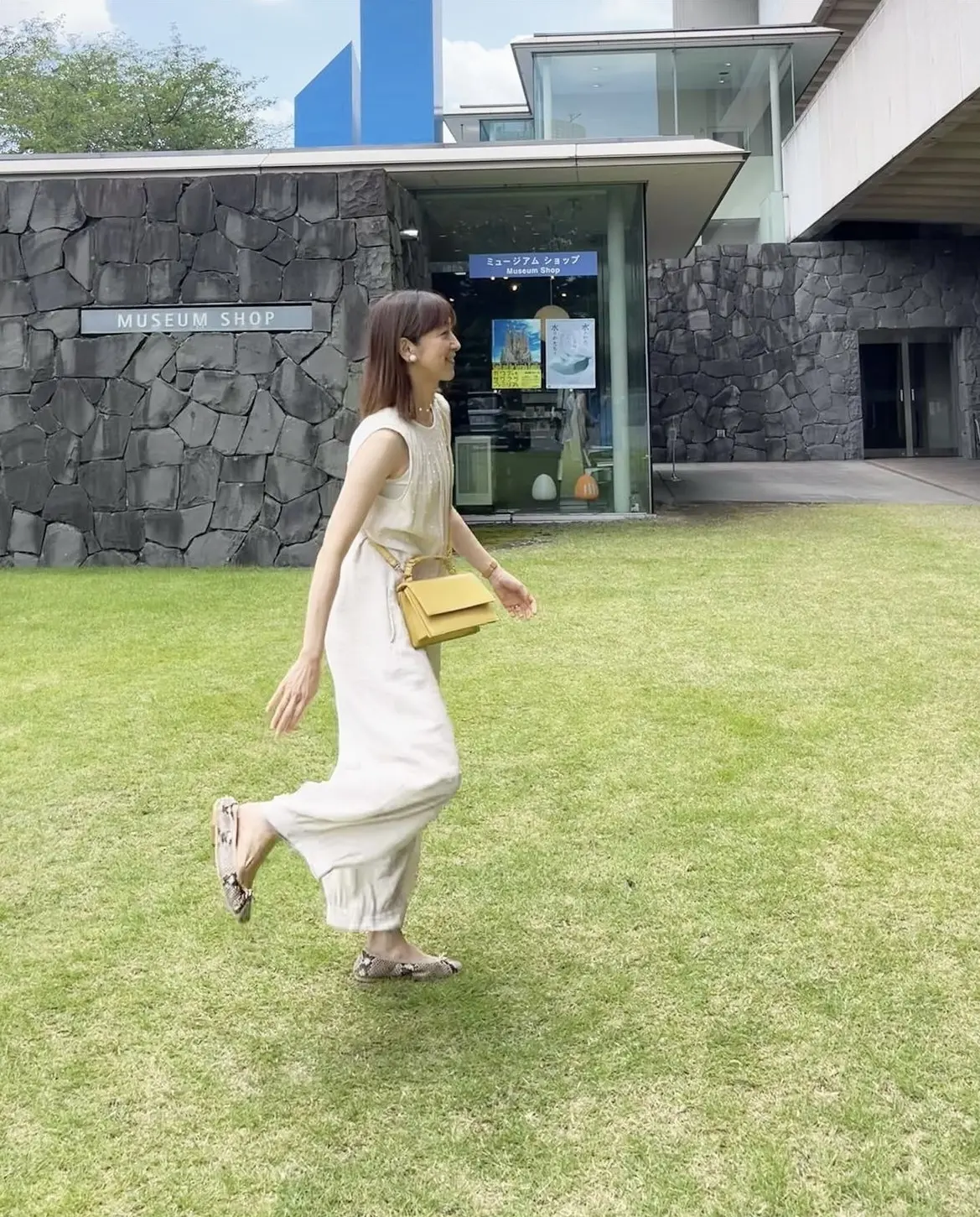 ZARAイエローバッグでガウディ展の画像_14