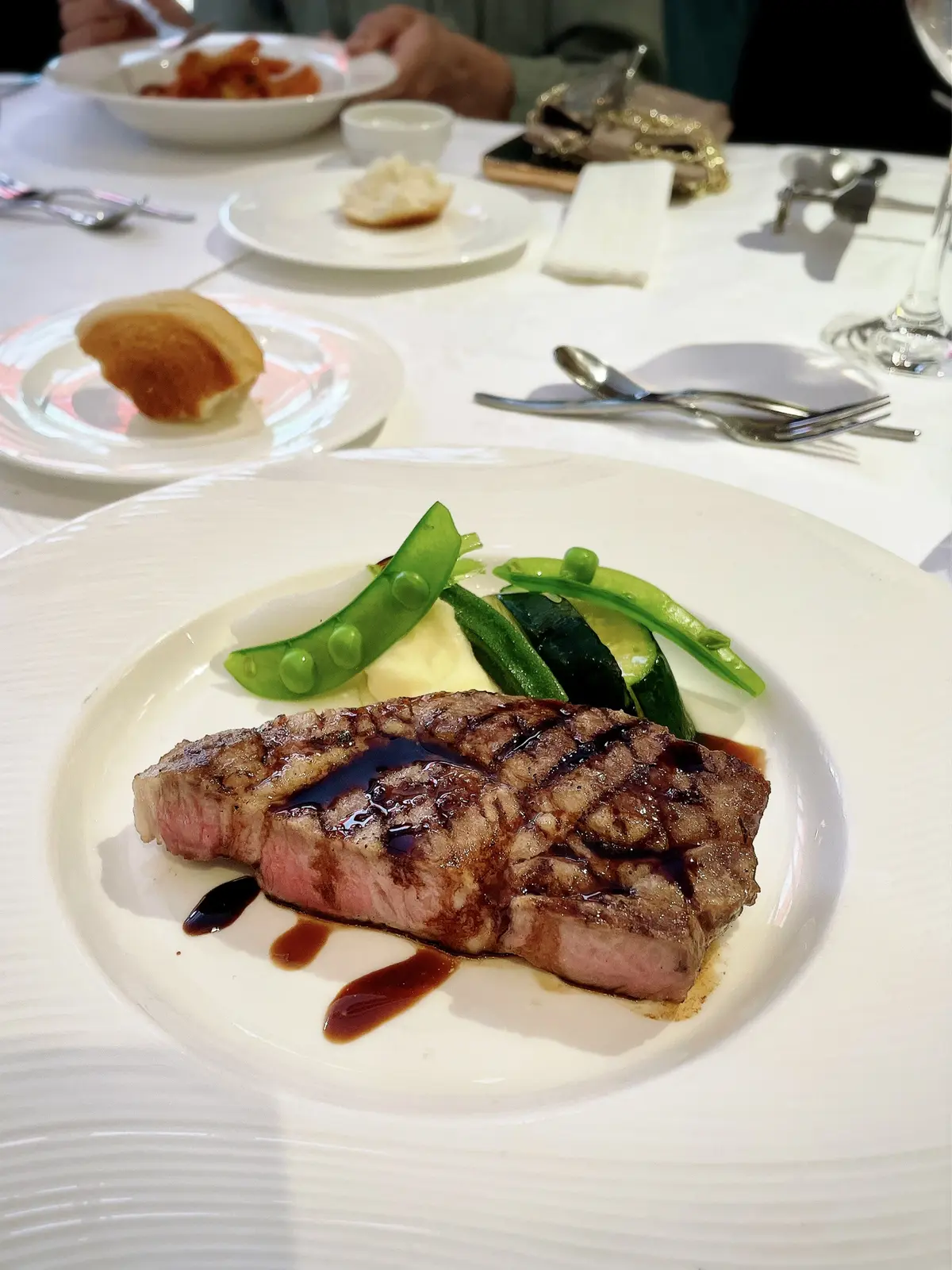 イタリアン、Angepatio、Restaurant、アンジェ パテオ、ステーキ、お肉、牛肉、ミディアム、絹さや、美味しい