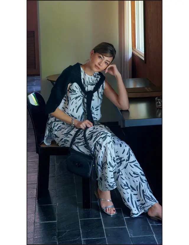 ドレスアップ感が倍増するモノトーン柄のセットアップ