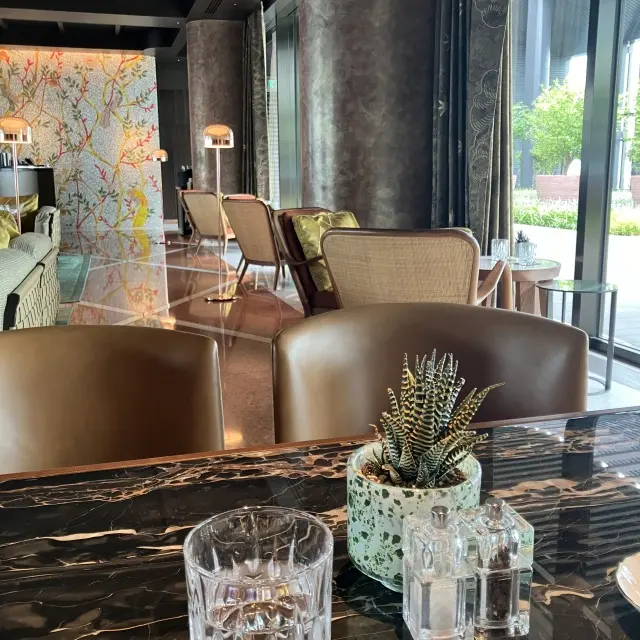 ブルガリホテルのバーでひとやすみの画像_5