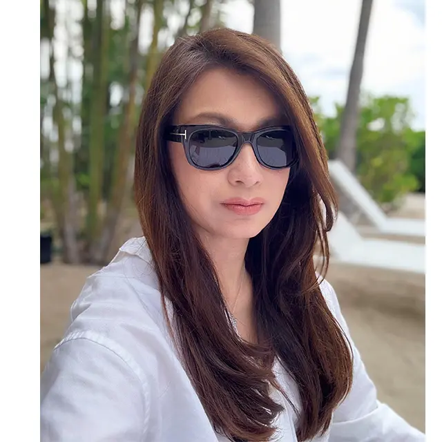 シャツにデニム、レイバンの サングラスが永遠の定番 （ BOUQUETさん ）