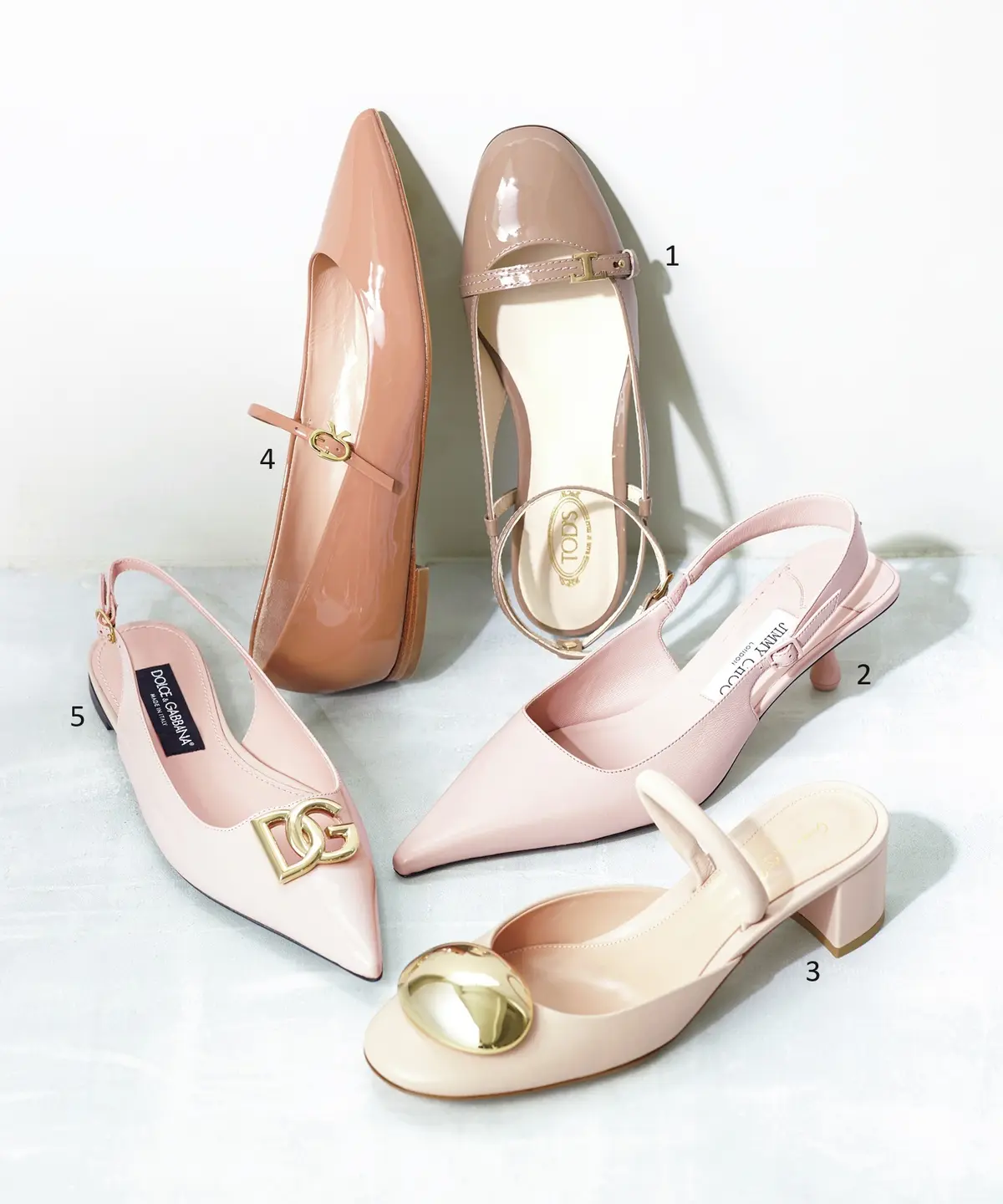 センシュアルで、脚長効果も エレガントなヌーディカラー