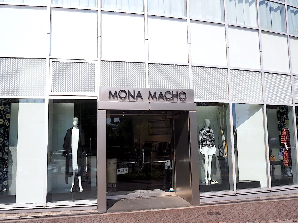 MONA MACHO