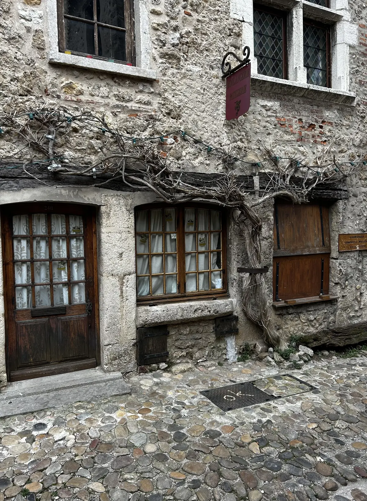 フランスの最も美しい村　Pérouges (ペルージュ) 