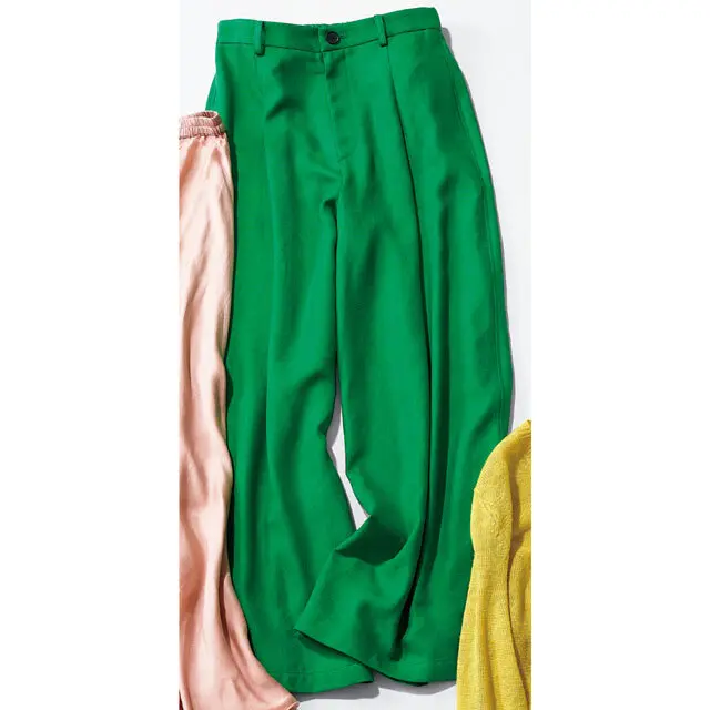 グリーンのきれい色パンツ