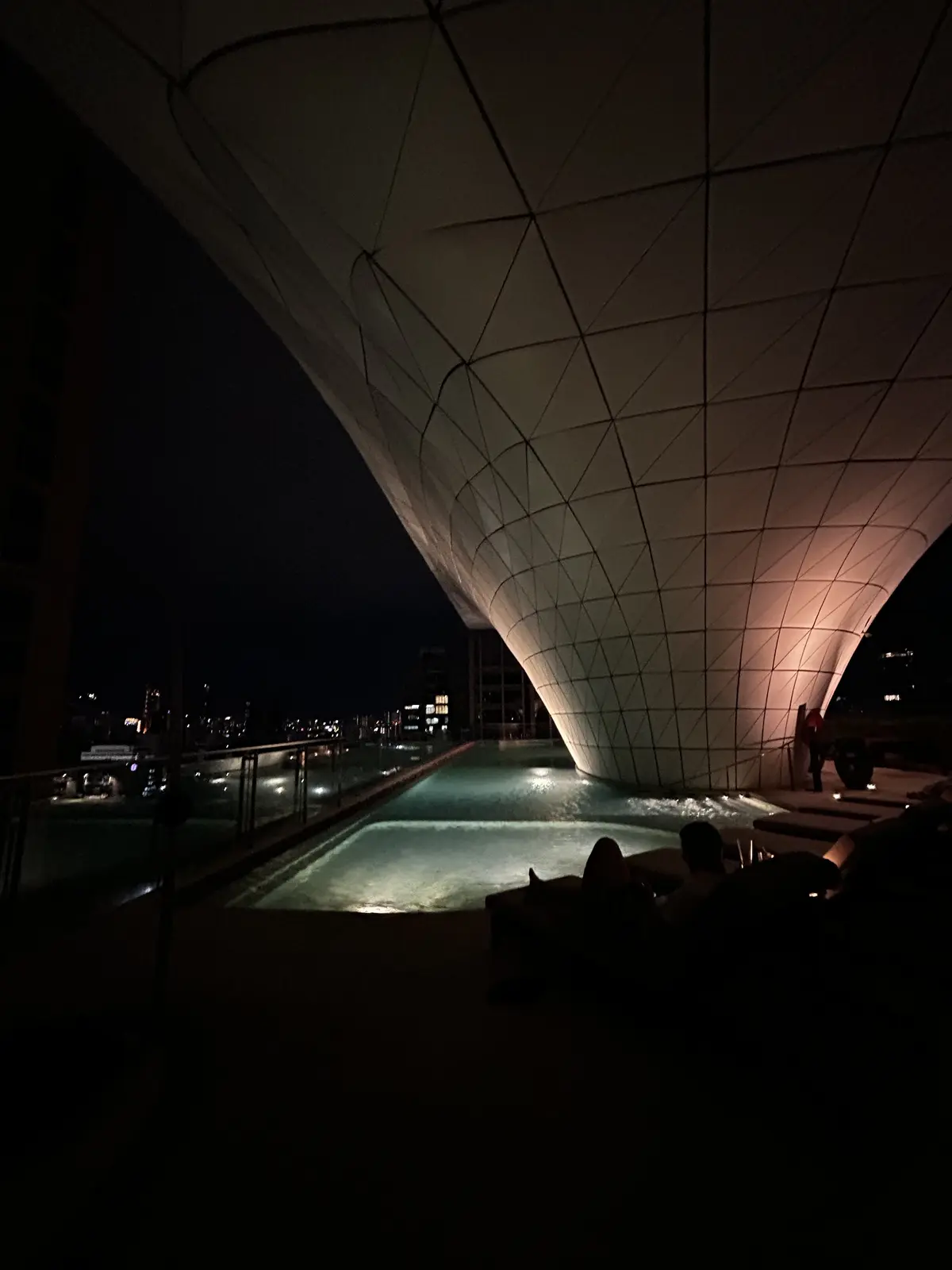 都会の喧騒を忘れさせてくれるラグジュアリの画像_17