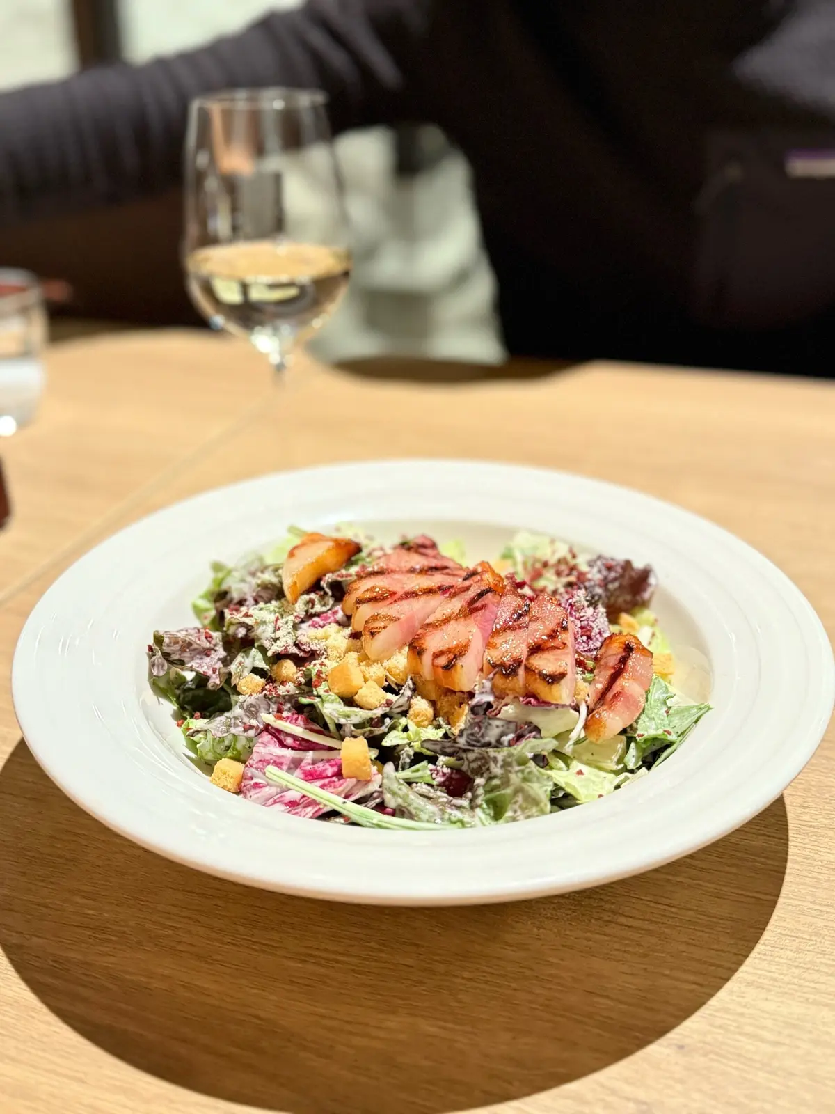 長野県　白馬村　ホテル　コートヤード・バイ・マリオット白馬　レストラン　LAVAROCK（ラヴァロック）　シーザーサラダ