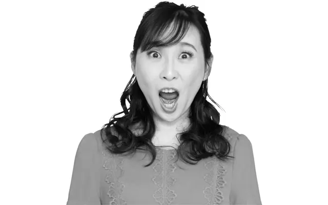 目を大きく見開き、唇を前に突き出して発声するのがポイント