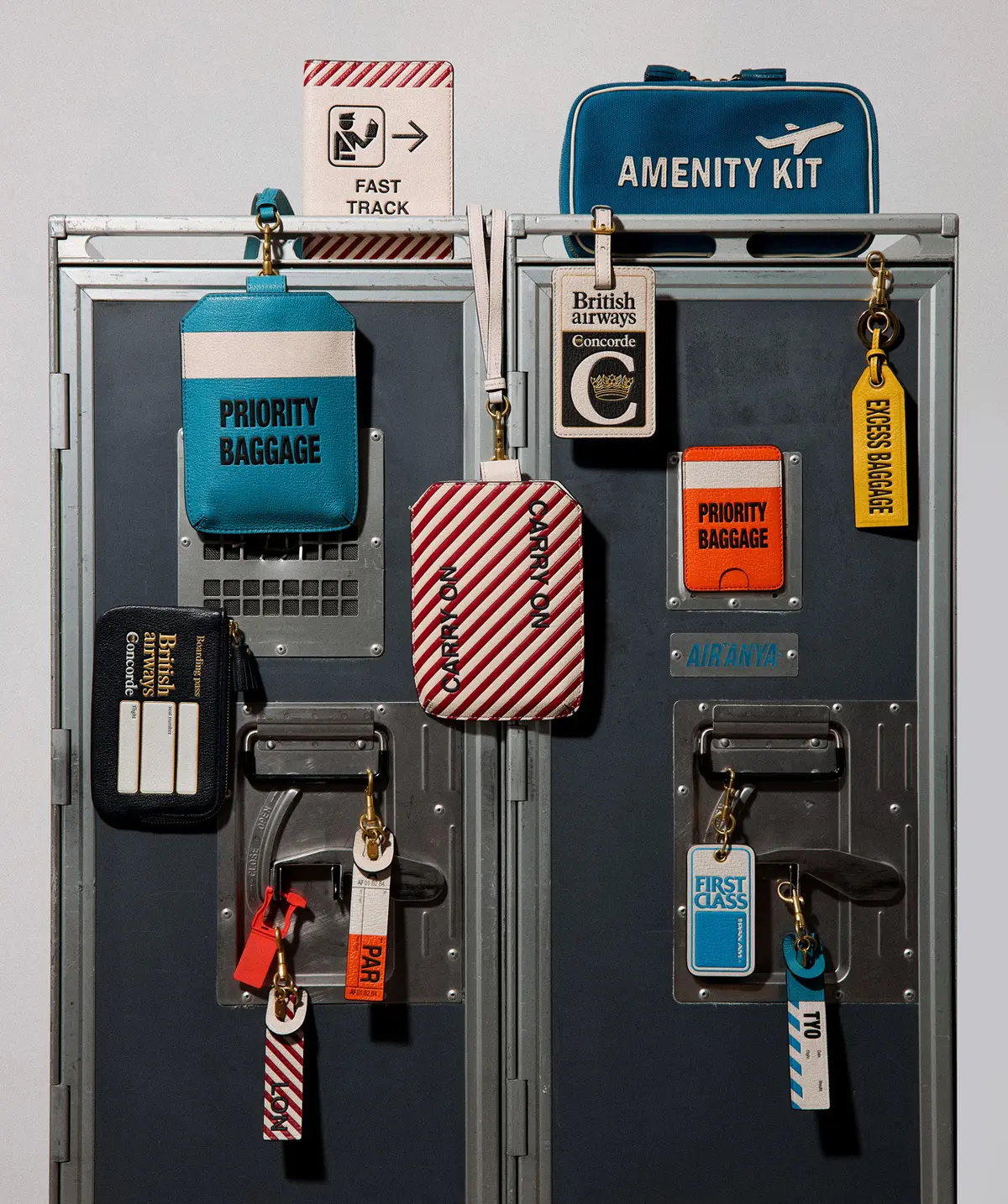 アニヤ・ハインドマーチ　ポップアップ　タグ・チャーム