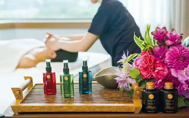 上質な香りに包まれるHARNNのアロマトリートメント