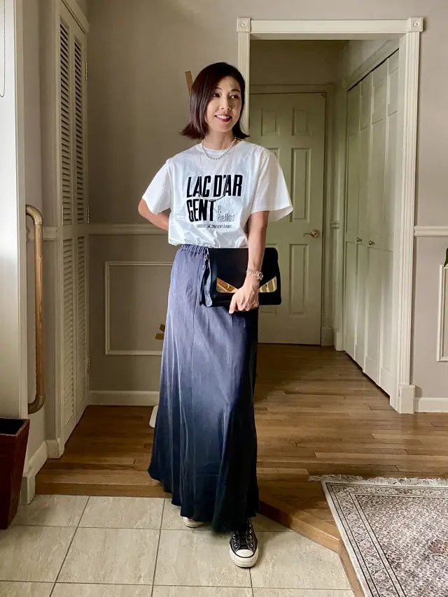 ロゴTでモノトーンコーデの画像_2