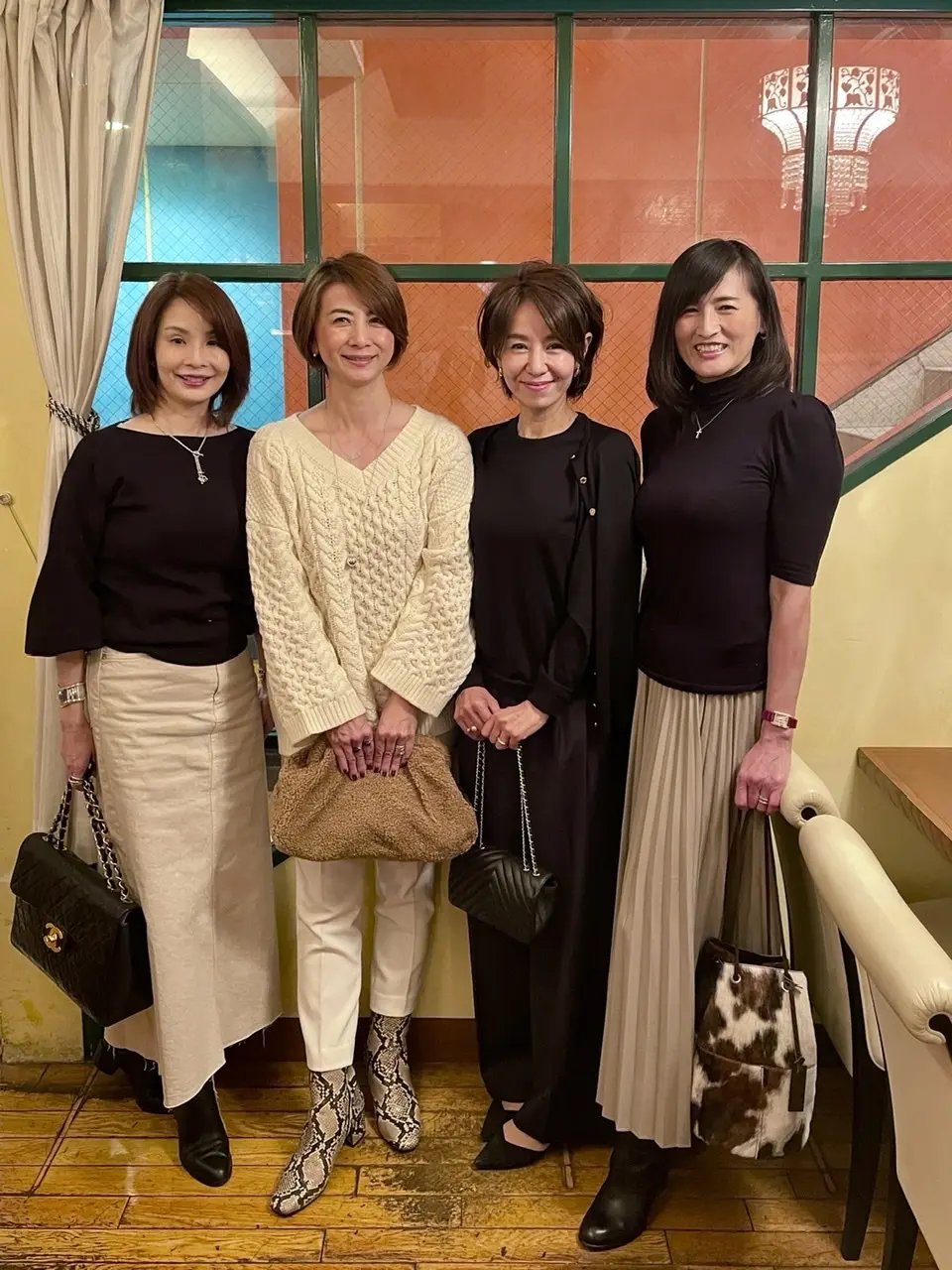 冬のホワイトコーデと華組ランチの画像_6