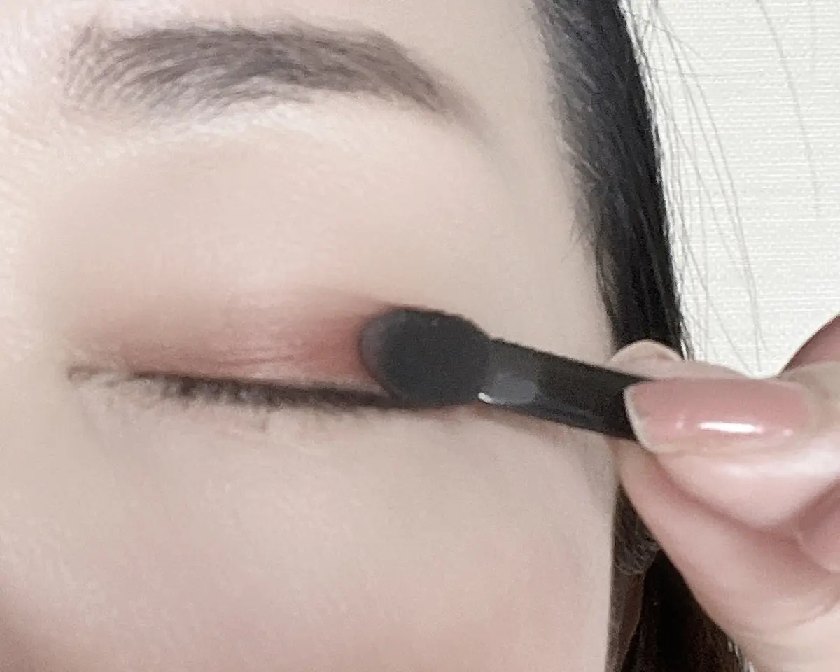 アイシャドウ1度づけ