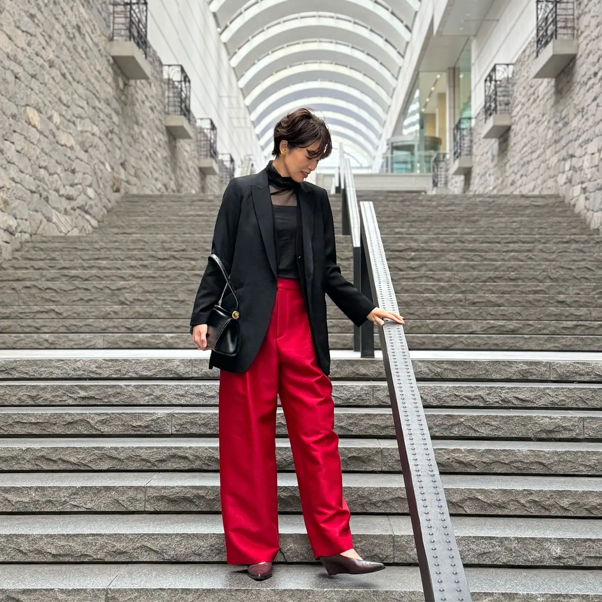 大人なクリスマス気分の装いはモダンに！！の画像_2