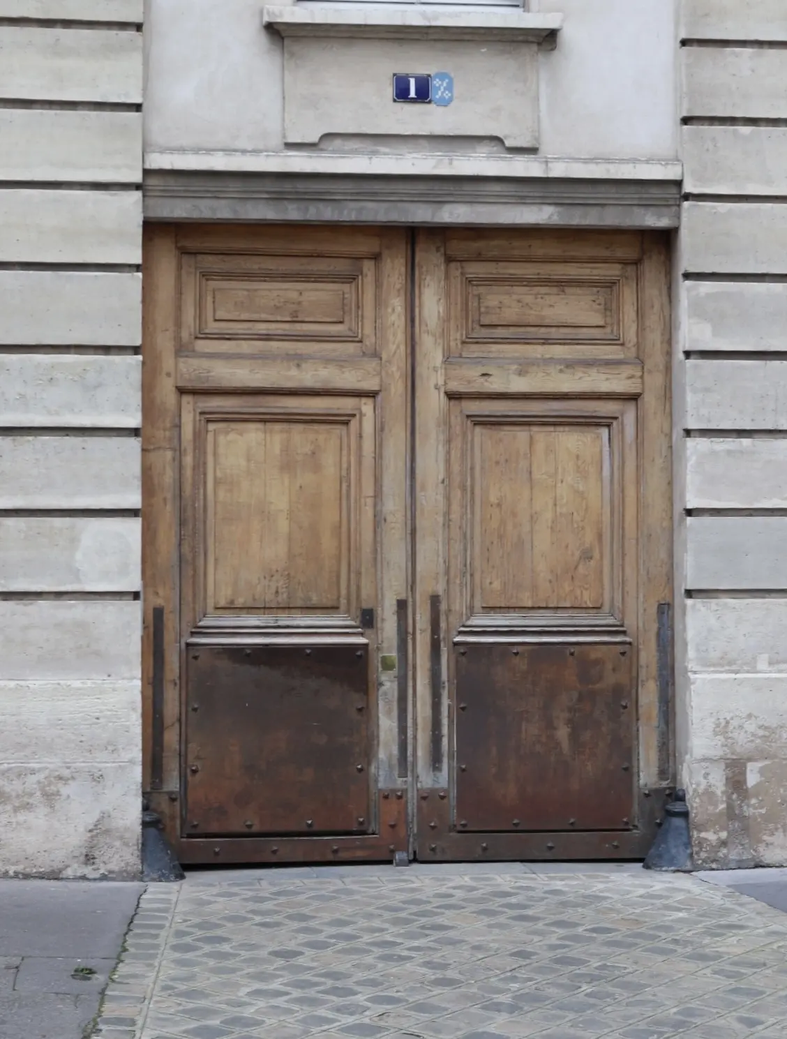 「Emily in Paris」　エミリーパリへ行く　　部屋　ロケ地