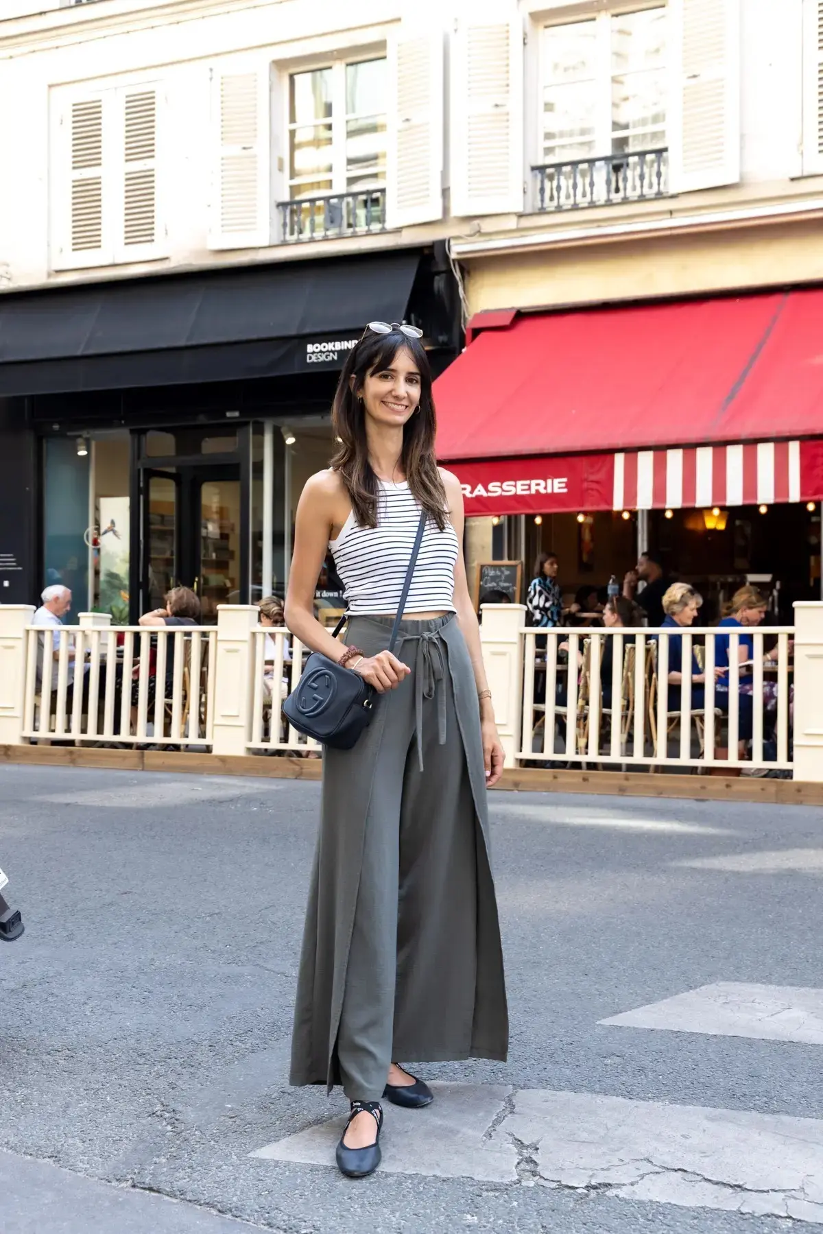 50代は「端正なパンツ」でかっこよく決める！【パリ・ミラノマダムのおしゃれSNAP 2025夏vol.5】