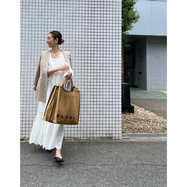 おしゃれな50代の「夏映えワンピース」涼やかに着映える！