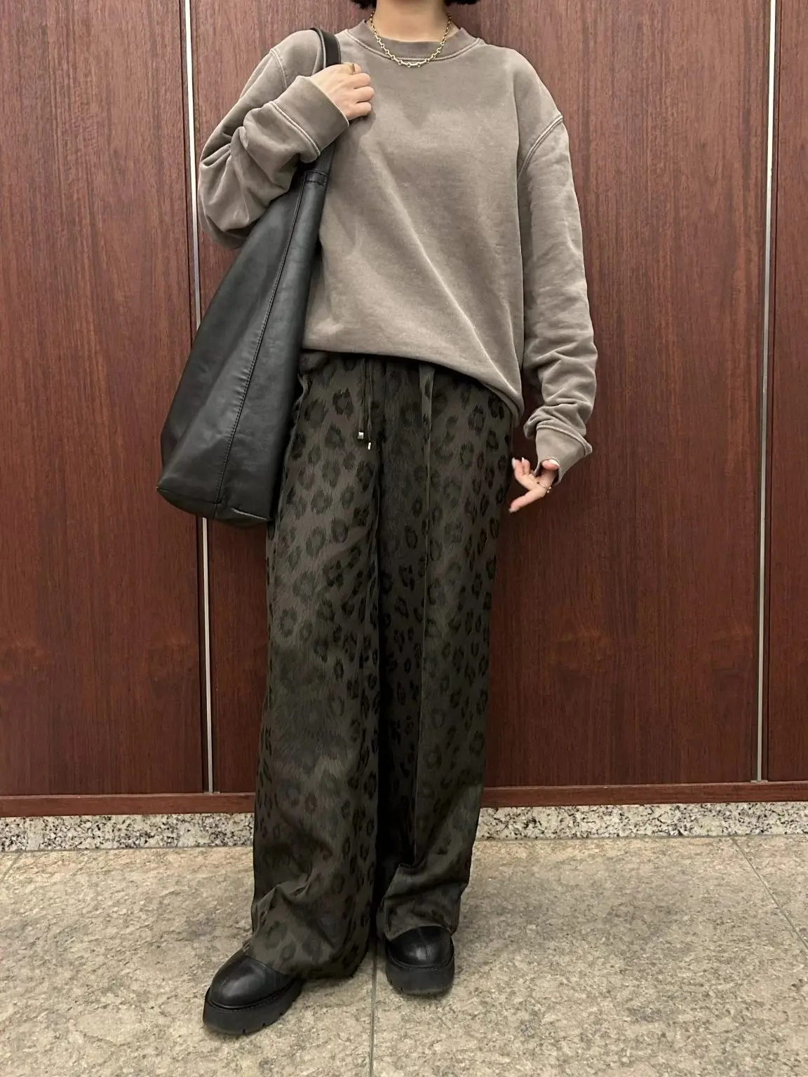 着回しがきく冬の柄パンツをスタッフの私服の画像_6