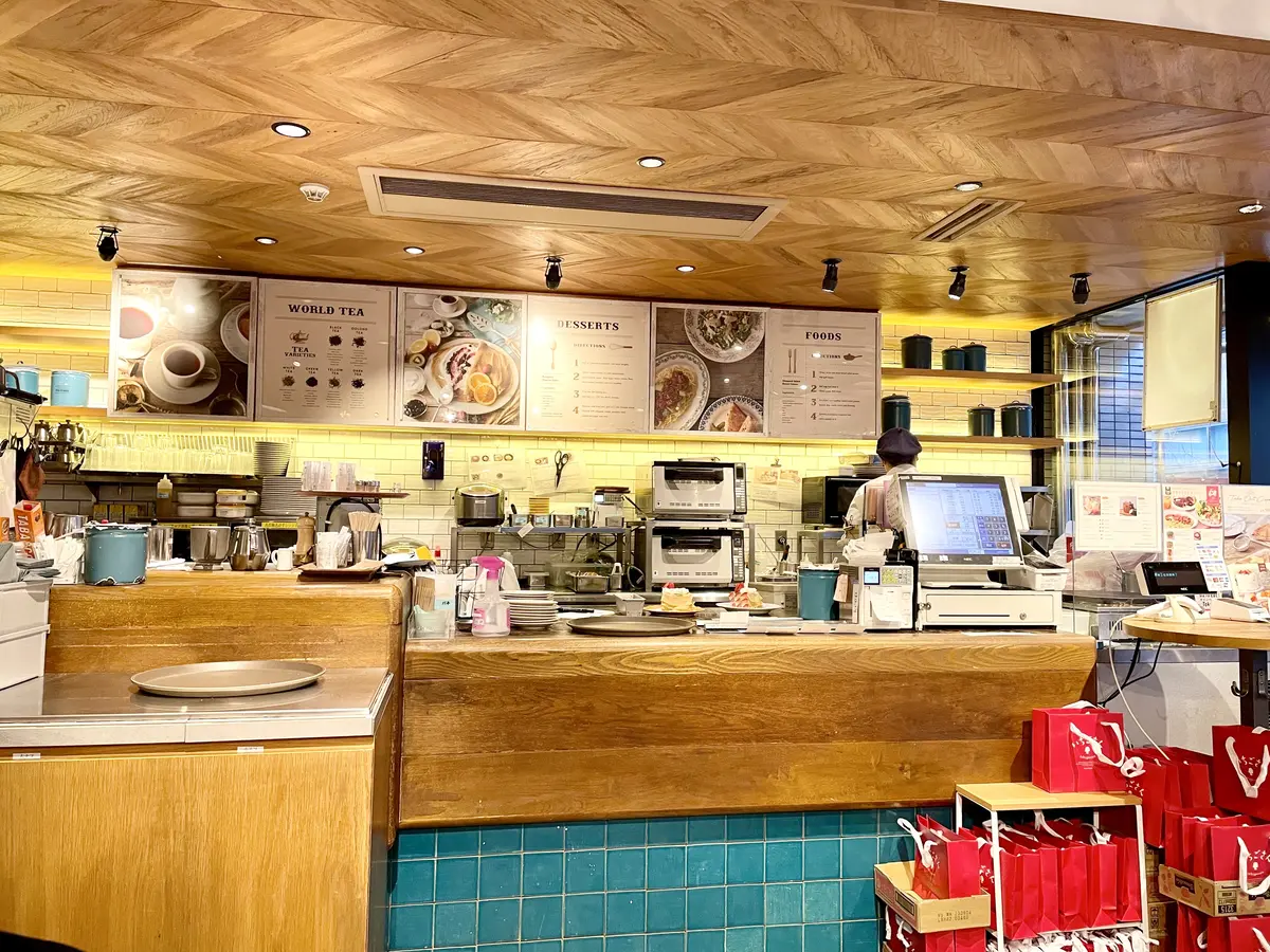 いちごさんカフェ、アフタヌーンティー、ミルクレープ、ケーキ、女子会、カフェ、スイーツ、いちご、お茶、Afternoon Tea、LOVE &TABL、Afternoon Tea LOVE &TABL、アフタヌーンティーラブ&テーブル、店内、キッチン、カウンター。