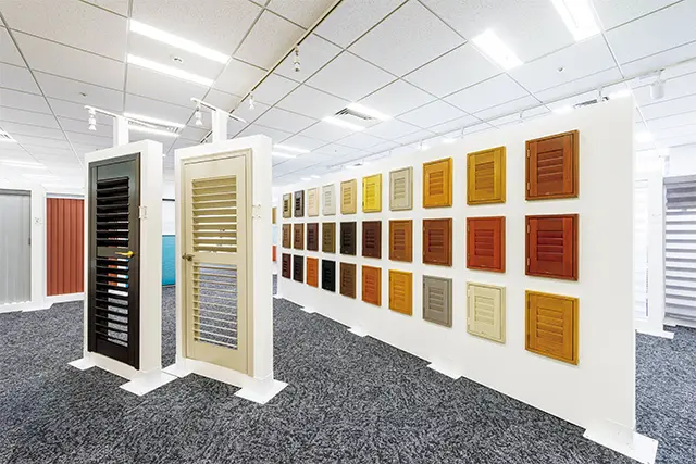 ブラインドやウッドシャッターなど窓 まわりのアイテムを提案。