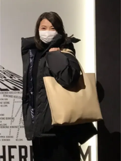 〈＋Ｊ〉のダウンを着て、2階建てオープンの画像_12