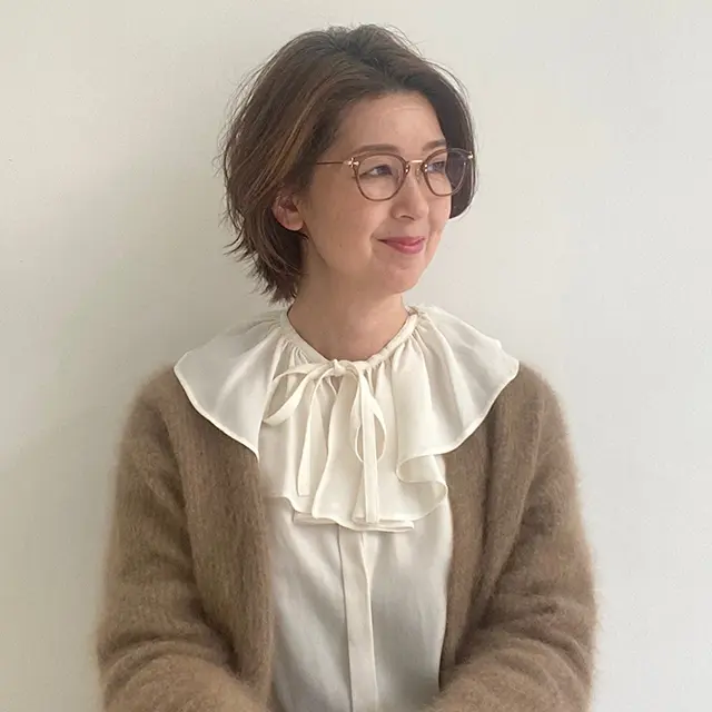 実用ではなく、おしゃれアイテムとして伊達メガネを楽しんでいる