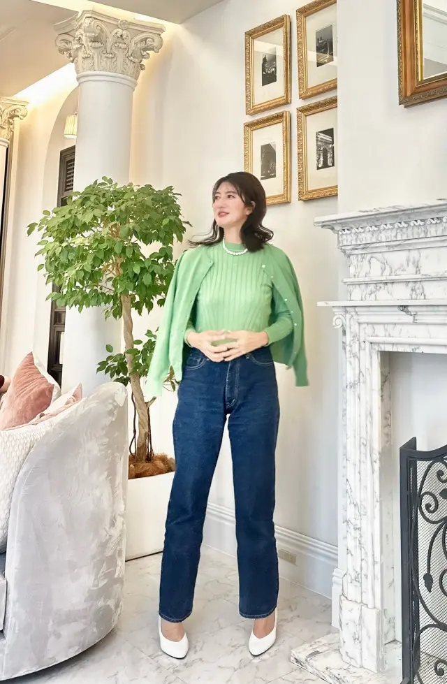 アンサンブルニットで、水槽レストランへの画像_1