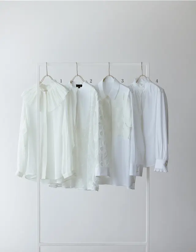 白いデコラブラウス