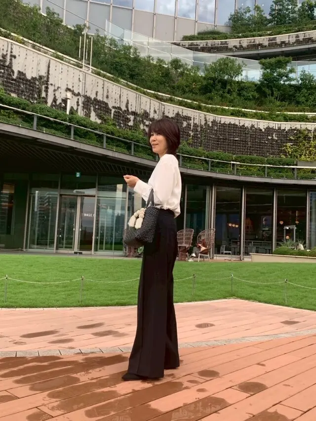 エクラ  eclatmagazine  エクラプレミアム Ebyeclat  優美なセミワイドパンツ  ワイドパンツ 50代ファッション  50代おしゃれ  アラフィーファッション　Jマダムのおしゃれ 骨格ウェーブ