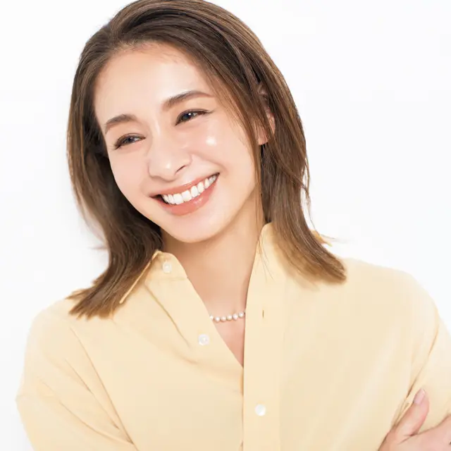 透け感を感じる自然なカバーで 大人の肌が美しく、フレッシュに