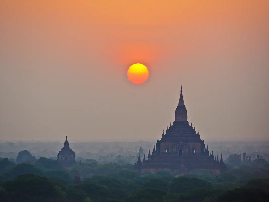 <ミャンマーの旅>見晴るかす三千基のパゴの画像_2
