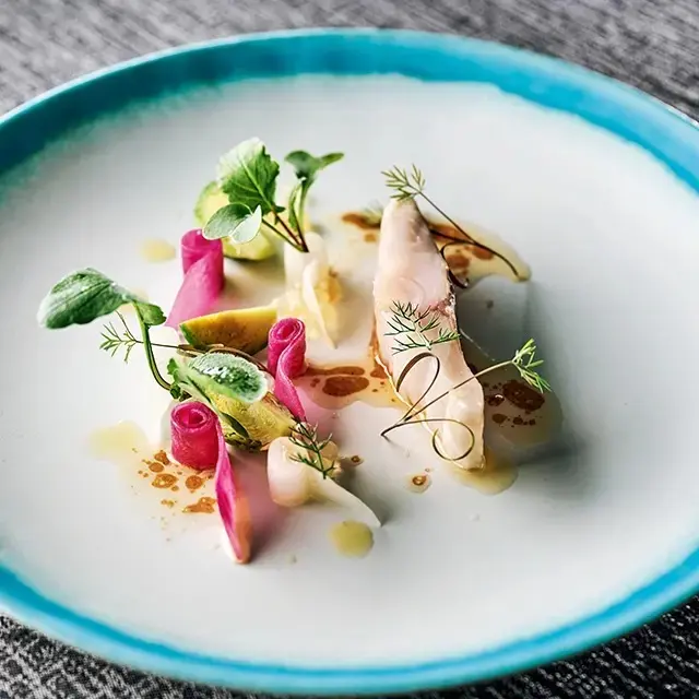 高原野菜からジビエまで数々の信州産食材を用いた美食を存分に。