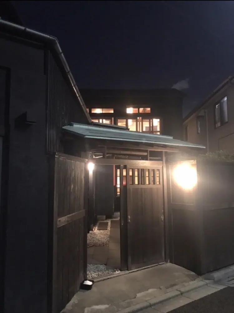 夜の料亭「吉里」