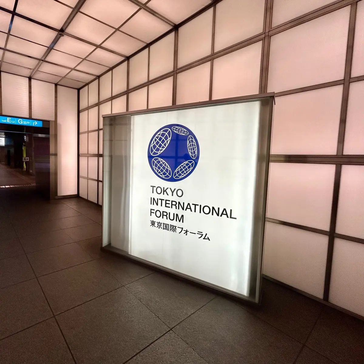 東京国際フォーラム　地下の看板