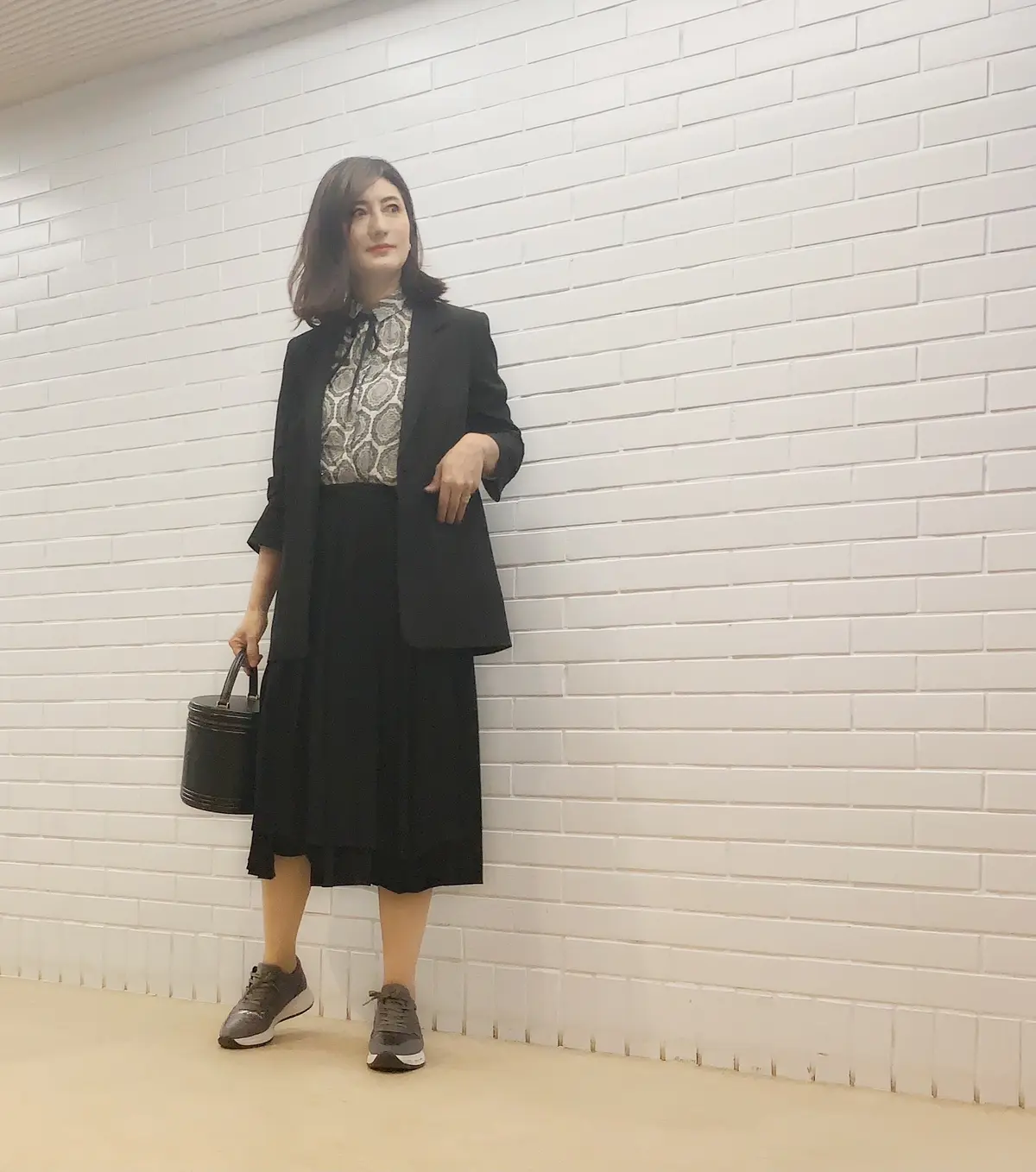 zaraの柄シャツに黒スカート&パンツコの画像_1